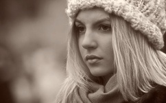 别乱动不然疼的是你